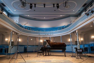 Olivier Stankiewicz: Mozart violin sonatas on oboe Delphian Records