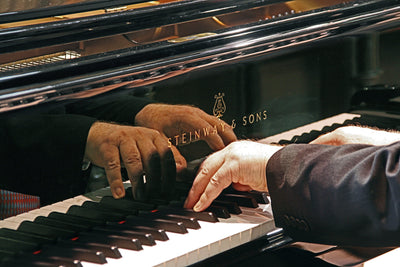 Wilde plays Schumann CD Delphian Records