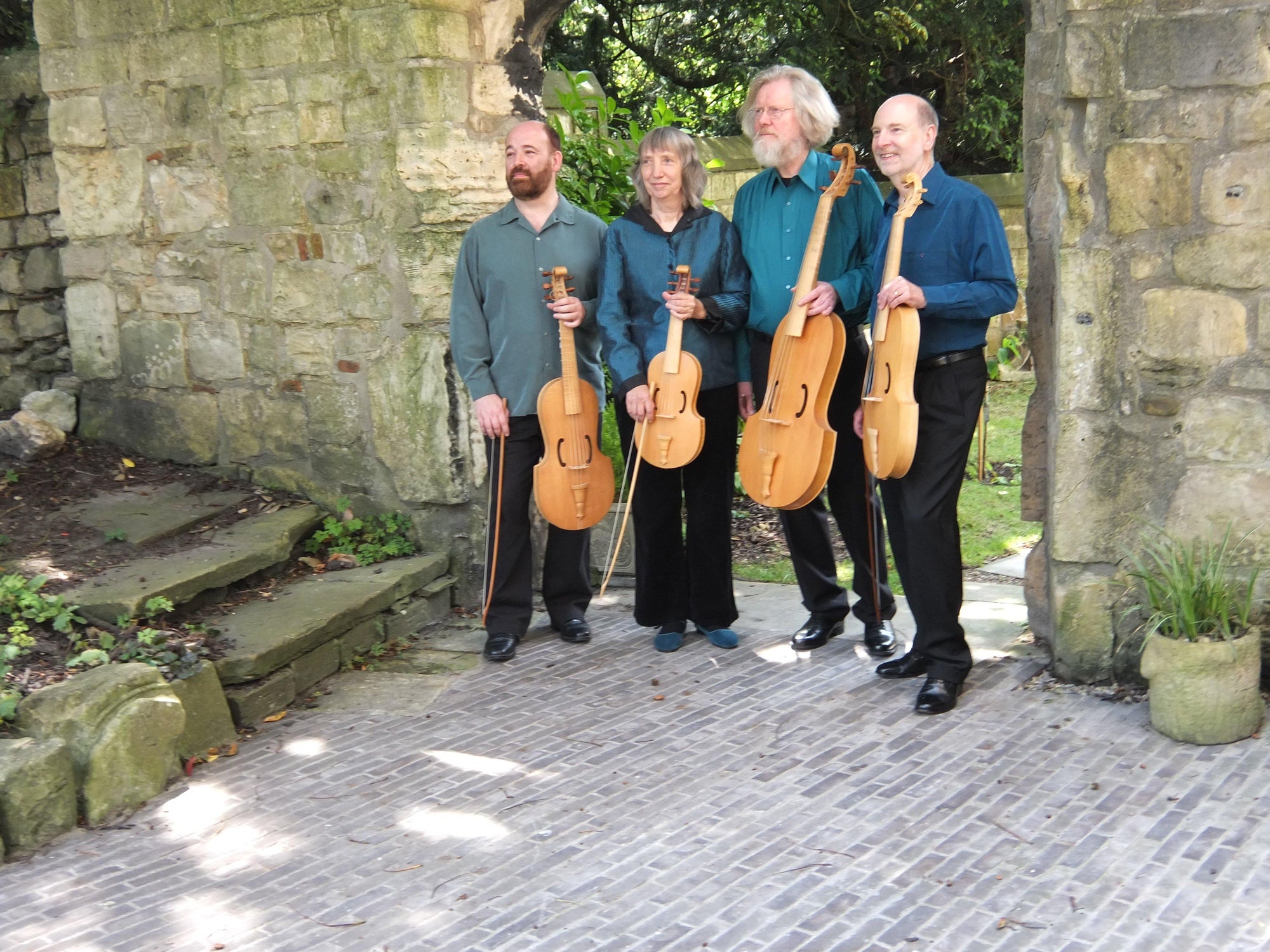 Mynstrelles with Straunge Sounds: the earliest consort music for viols CD Delphian Records